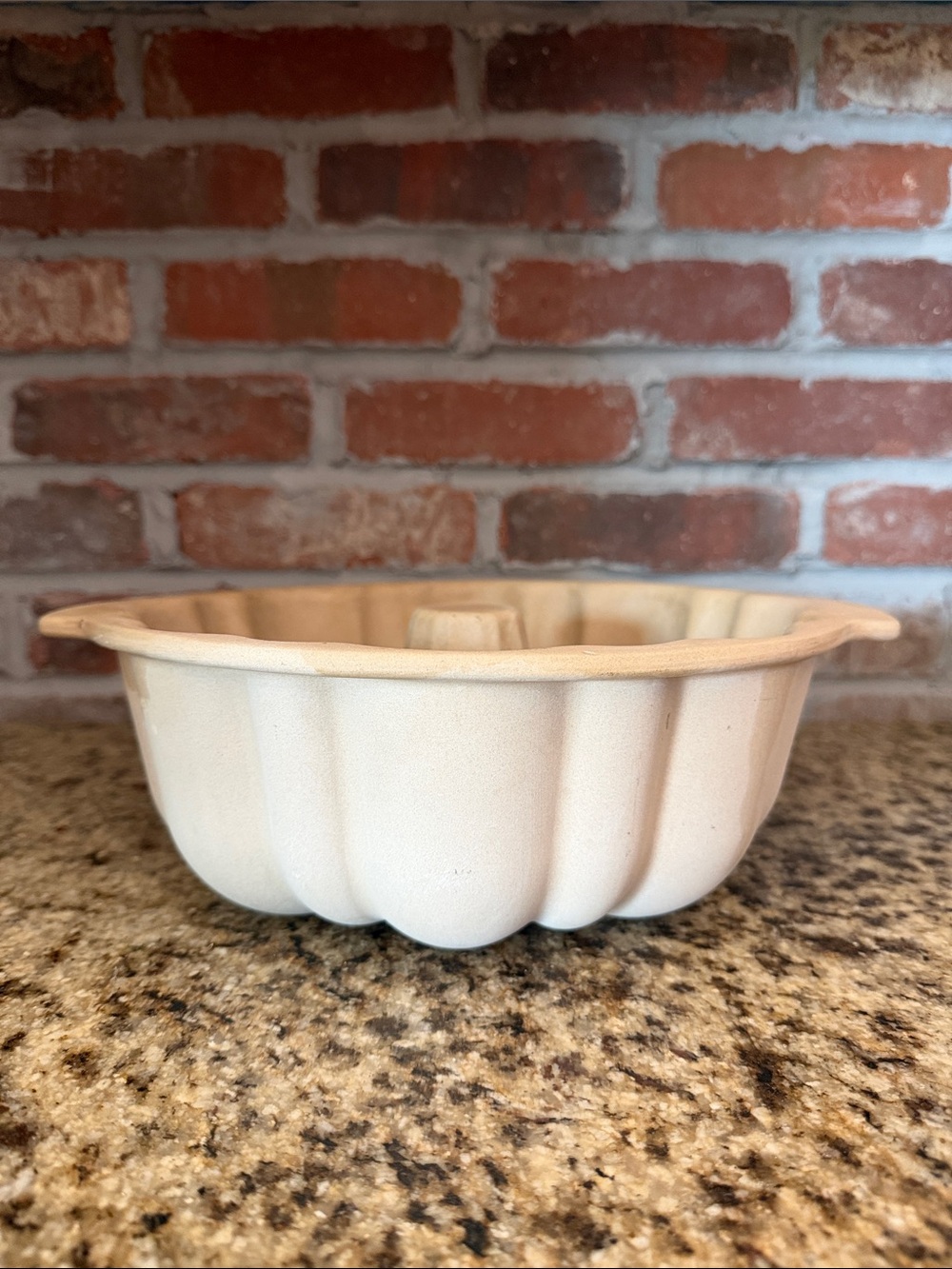 Pampered Chef Bundt Cake Stoneware 10”